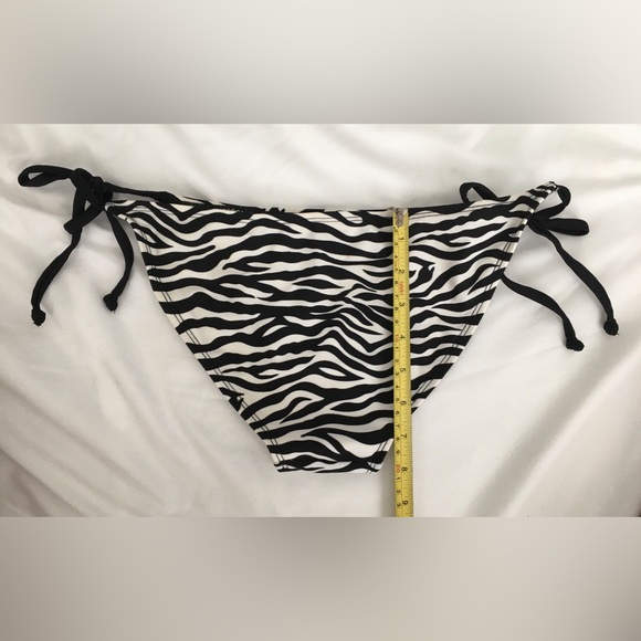 EUC vintage Wet seal black/white zebra print string bikini bottoms. - Picture 2 of 5